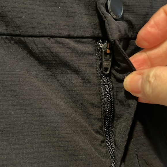 Athleta Trekkie North Mid Rise Black Bermuda shorts size 4 - Picture 9 of 14